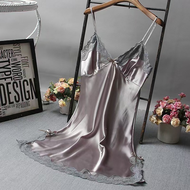 Robe de nuit sexy en satin gris