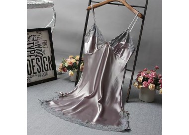 Robe de nuit sexy en satin gris