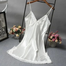 Robe de nuit sexy en satin blanc