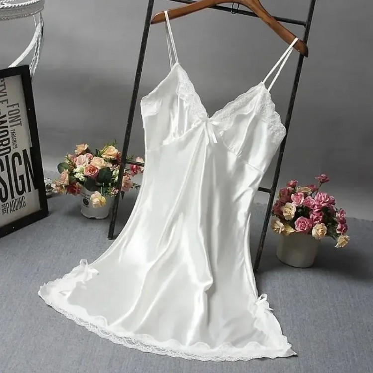 Robe de nuit sexy en satin blanc