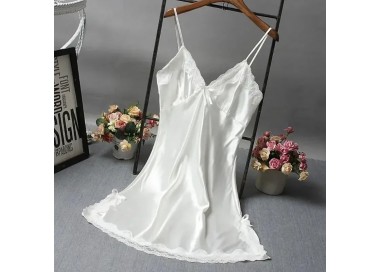 Robe de nuit sexy en satin blanc