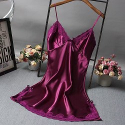 Robe de nuit sexy en satin violet