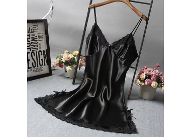 Robe de nuit sexy en satin noir